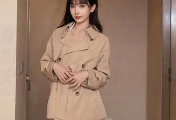 秀人网 – 果儿Victoria的作品里那抹油亮，原图像是过了光的叶子，让人想起秋天的金黄，好像有点背离主题？