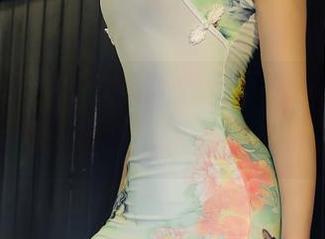 秀人网 – 看了温妮的灰丝写真图集，觉得此生不看白丝无以青春，真的假的？