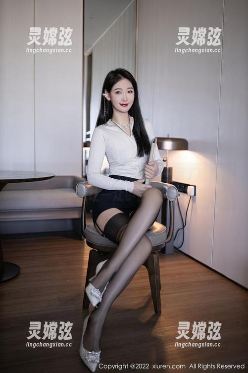 秀人网 - 当女王遇上相机，王俪丁呀的最新写真集又让一众小白兔失去理智。