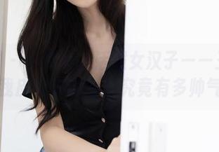 秀人网 – 不怕冷的活泼女汉子——王雅姗是我皮衣套图分享究竟有多帅气！