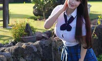秀人网 – 最新！夏日里的王馨瑶Yanni，美图让人想去海边玩一把？