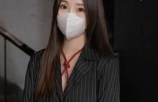 秀人网 – 白洁Bessie的灰丝高清写真，走到哪儿都像带着一种不可言状的灵气，让人停下脚步。