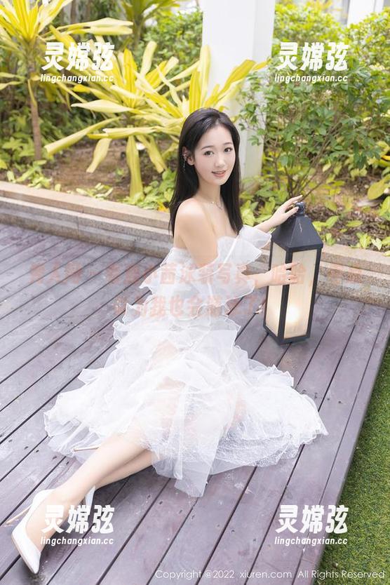 秀人网 - 看鹿小茜泳装写真，哈哈，差点以为我也会游泳了！