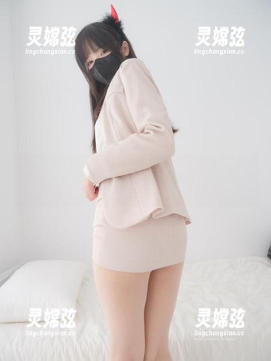 紧急企划 - 奶糖的短裙写真更新又来了，这种吸引力太不靠谱。