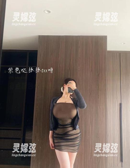 微密圈 - 原图普通得让人想闭眼，套图却有点粉色小情调，紫色哒豚豚果然不简单。