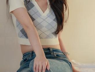 绮梦摄影 – 别小看露露的裸足写真，原图暗藏不为人知的脚趾达人日常！