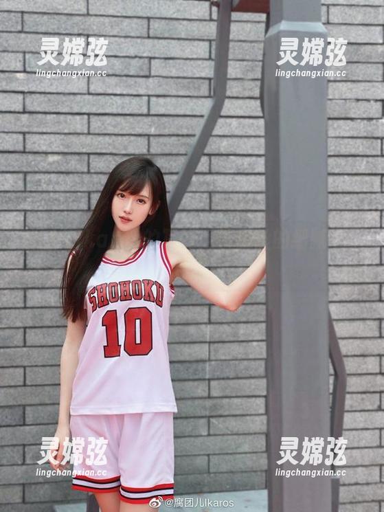 腐团儿Ikaros的写真：裤里丝的细腻观察合集