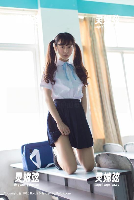 菠萝社 - 柳侑绮Sevenbaby的白裙像流动的音乐？套图中的每一帧都有戏！