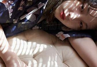 蜜桃社 – 学姐在冰露的镜头下：原图一秒变身女神，真的假的？