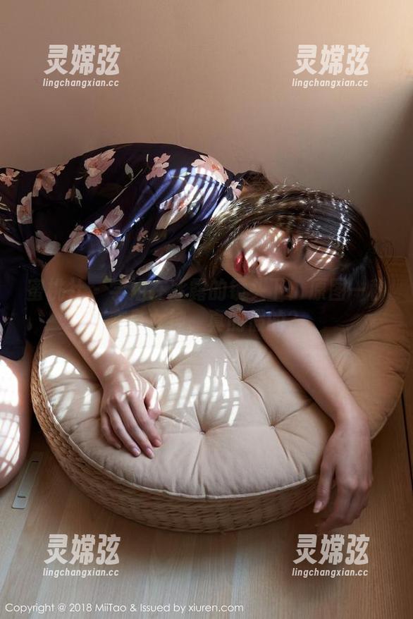 蜜桃社 - 学姐在冰露的镜头下：原图一秒变身女神，真的假的？