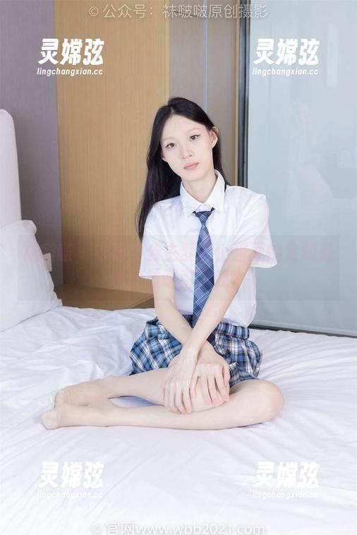 袜啵啵 - 谁需要公主梦？小甜豆的定制蓝色丝袜吸引了我。