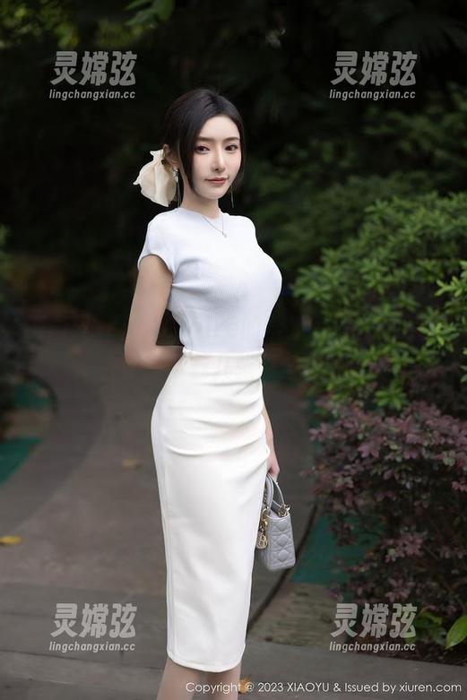 语画界 - 允儿Claire的学姐写真，你会不会也想下载几张当壁纸呢？