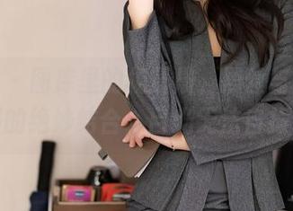 语画界 – 图库里的杨晨晨，黑丝与职业制服的绝妙结合，目光无法自拔。