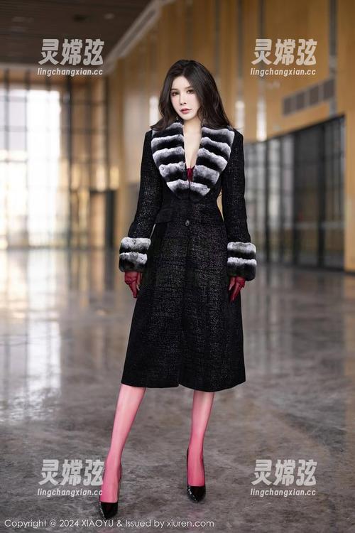语画界 - 波巧酱制服美图，从桌面到墙上，全都是壁纸的梦！
