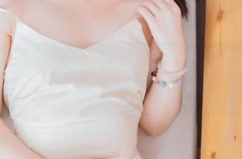 为啥镜酱的学妹写真让我这个“老阿姨”也有点想入非非？