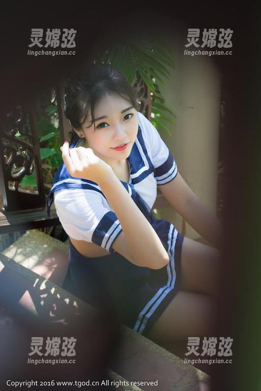 青豆客 - 原图直击：莫雅淇的夏日私拍，看似随意却自有一番情愫。