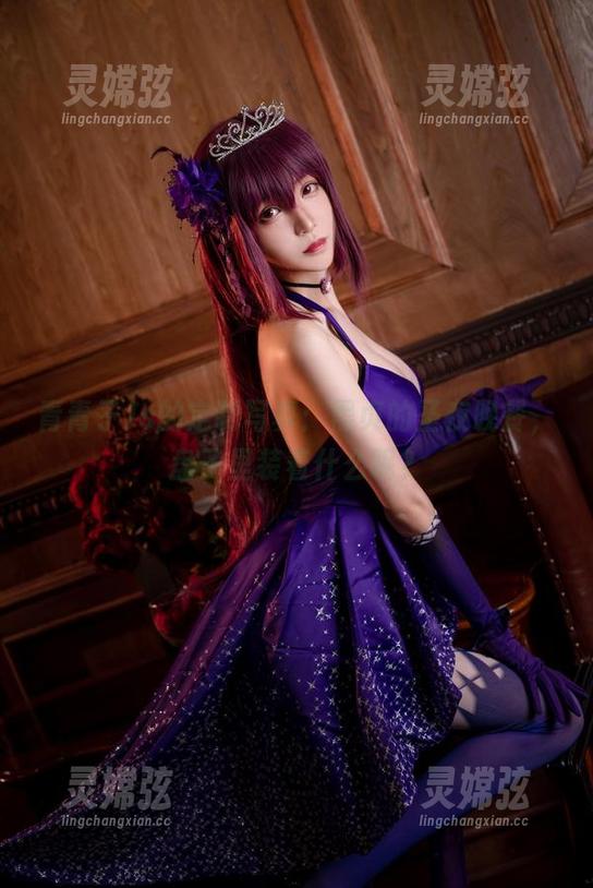 青青子Js的定制写真：黑贞的圣夜晚餐，盘子里装着什么呢？