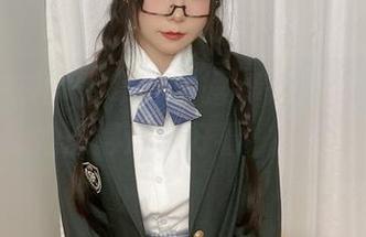 白短连衣裙+香草喵露露=高清照片里的‘为啥她漂得这么好看’反应包！