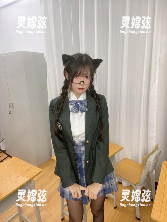 白短连衣裙+香草喵露露=高清照片里的‘为啥她漂得这么好看’反应包！