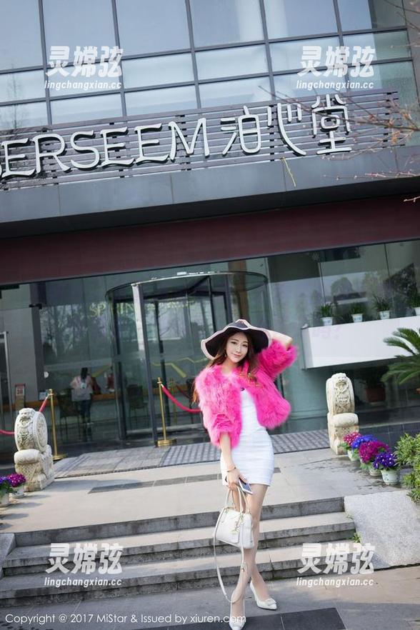 魅妍社 - 这组高清图集，李梓熙在修女装中游走，期待有人来敬菩萨吗？