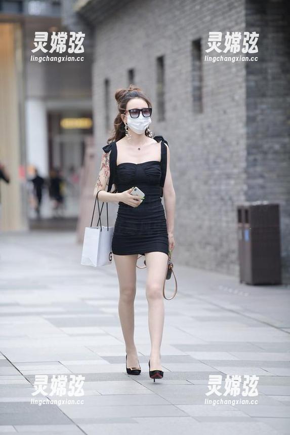 魔镜街拍 - 私拍资源里的肉丝盛况，婷婷直接在寒风中救急！