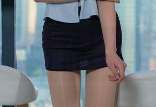 为什么要看黏黏团子兔的黑凤梨全集？或许是因为她让人眼前一亮。